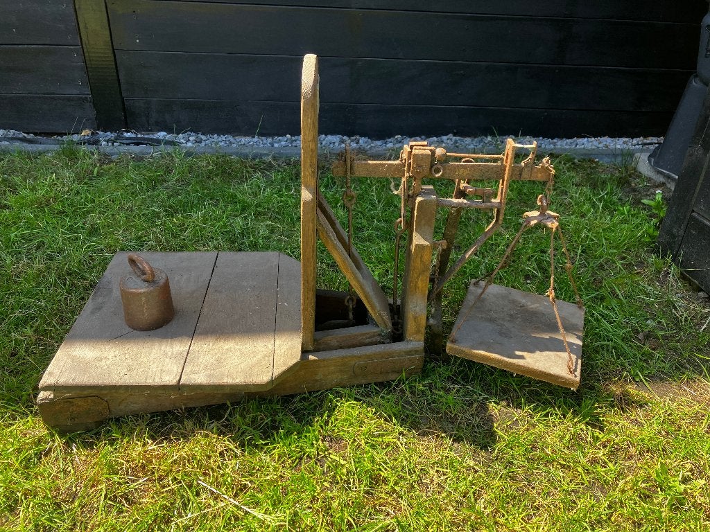 Antieke bascule weegschaal, Ophalen