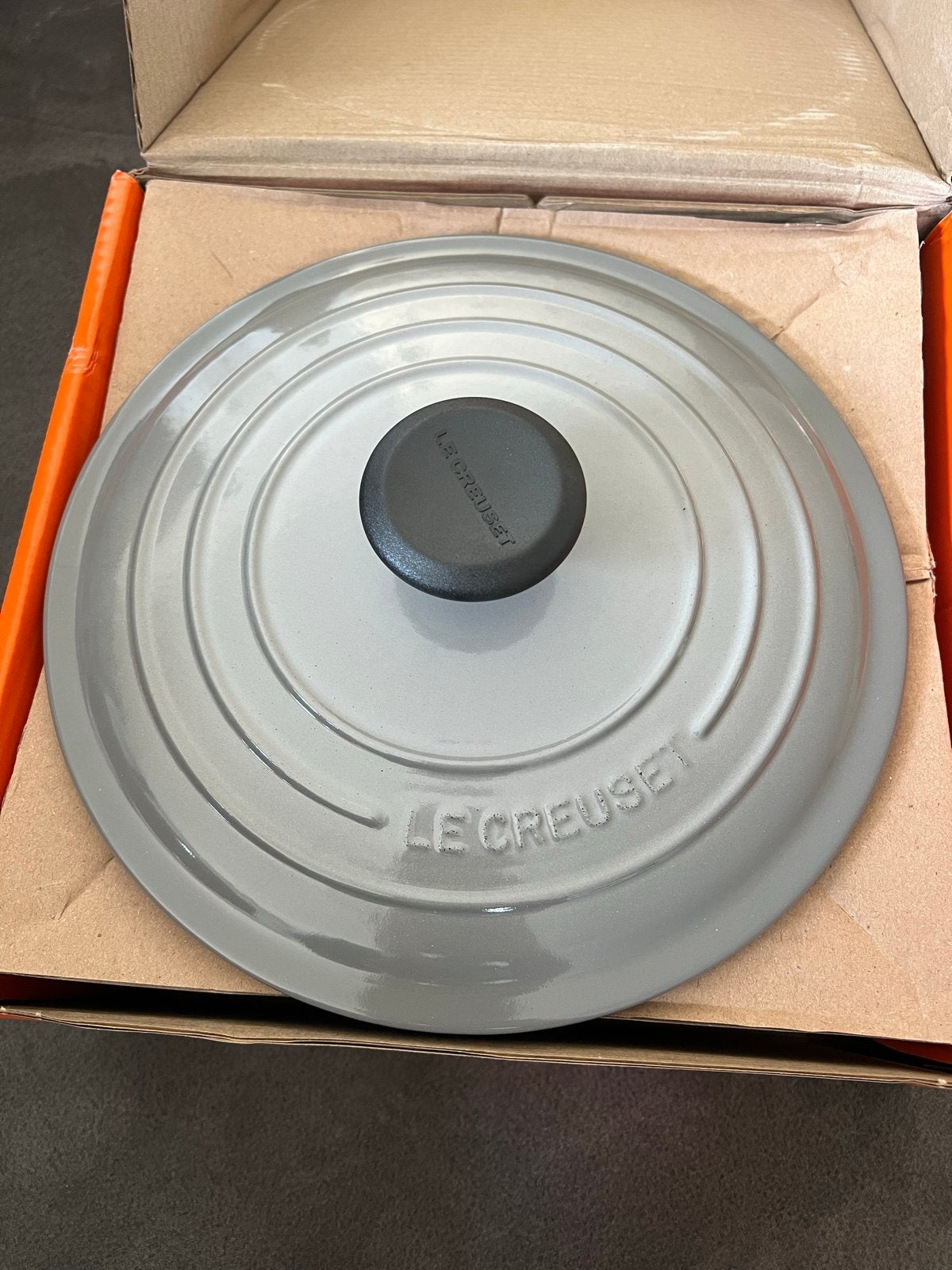 Le Creuset Braadpan 24 cm - French Grey, Ophalen of Verzenden, Nieuw, Gietijzer