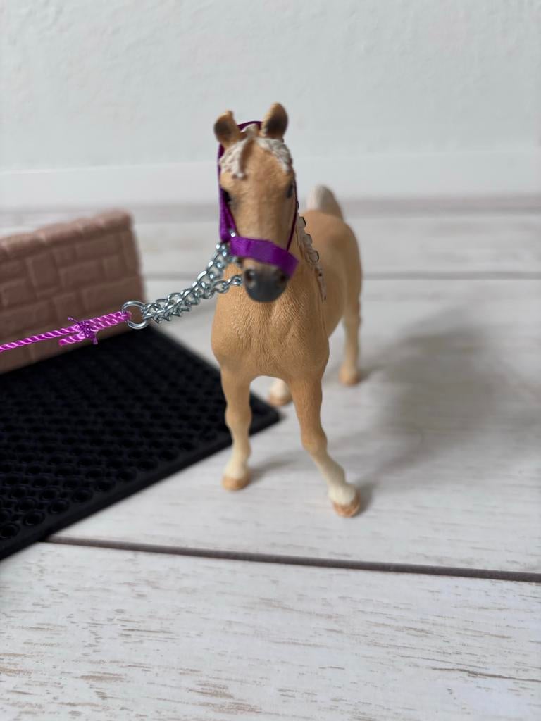 Schleich paarden wasplaats met paard en accessoires, Ophalen of Verzenden, Zo goed als nieuw, Jongen of Meisje