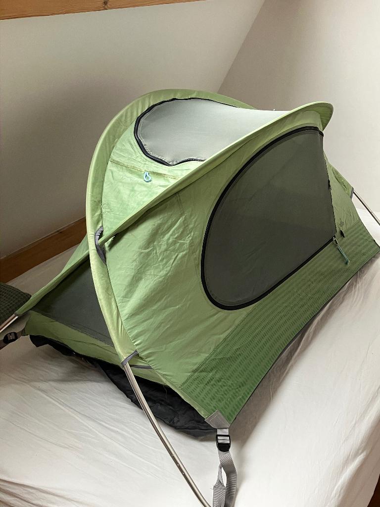 Nomad Kids Travel Bed – groen – compact kinder reisbedje, Ophalen of Verzenden, Zo goed als nieuw, Reisbedje