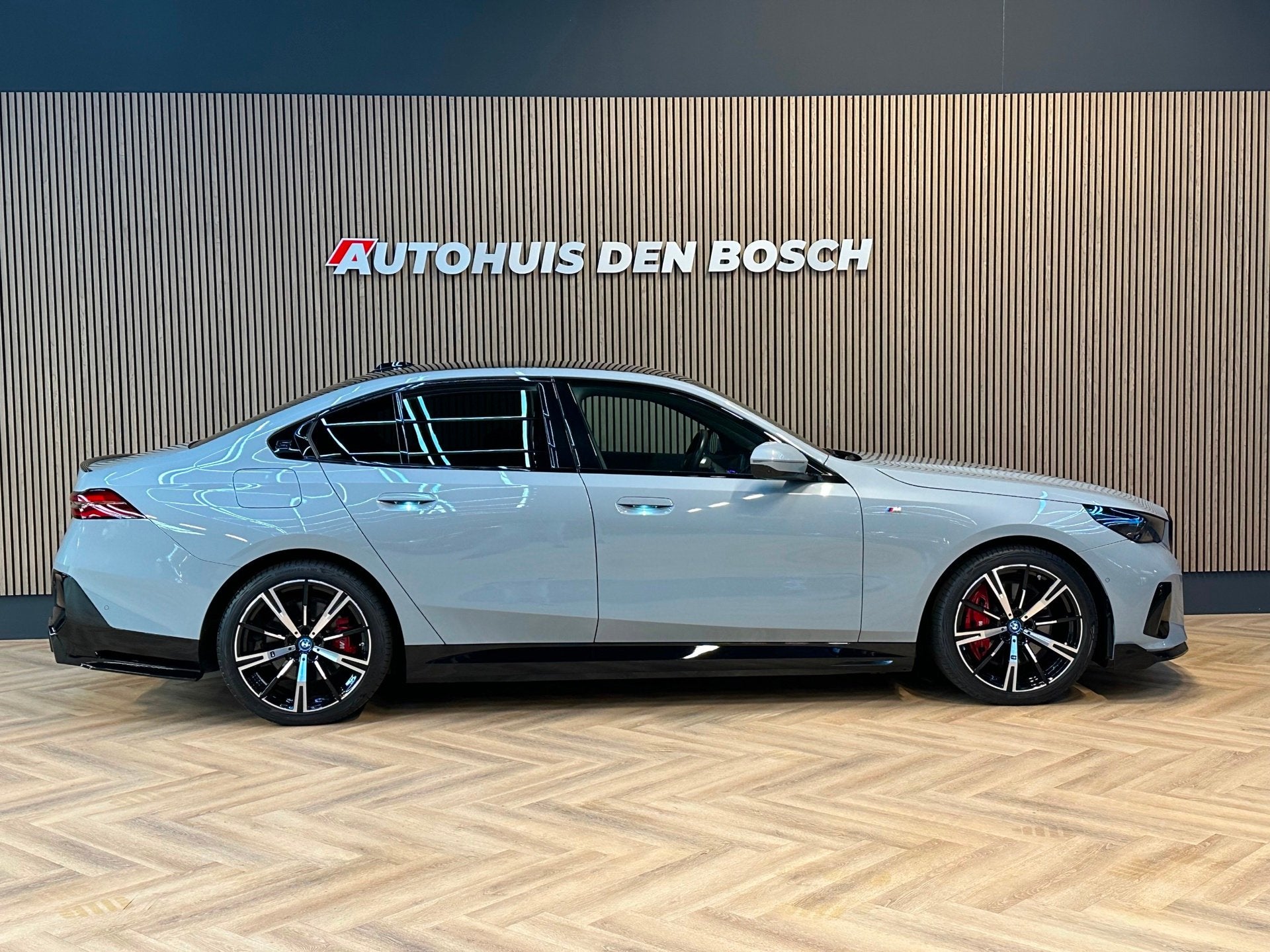 BMW I5 EDrive40 84 kWh M Sport - Pano - 360 - H&K - Keyles, Auto's, Automaat, Dealer onderhouden, Achterwielaandrijving, Gebruikt