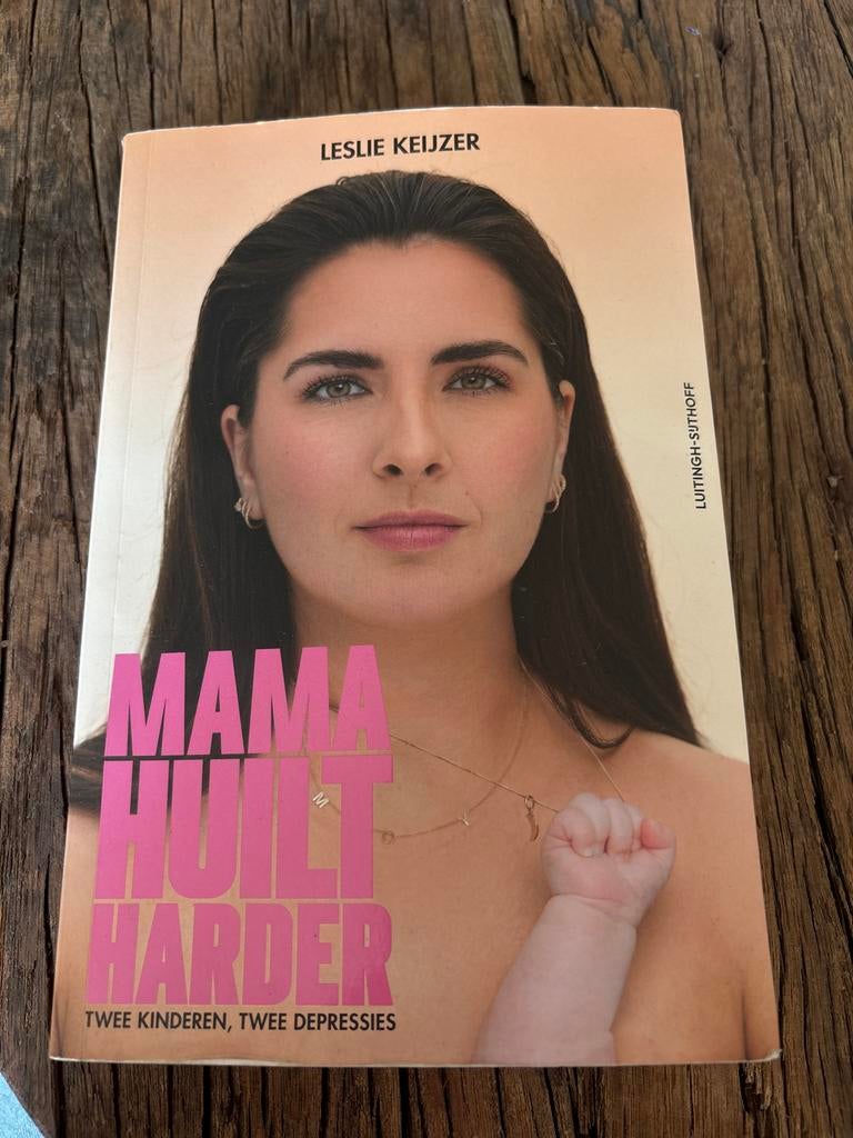 Mama Huilt Harder - Leslie Keijzer (Postnatale Depressie), Boeken, Ophalen of Verzenden, Gelezen, Zwangerschap en Bevalling