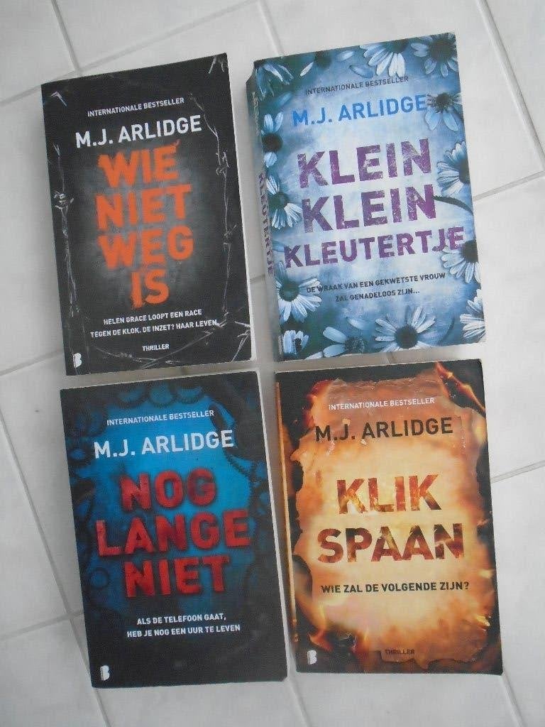 m.j. arlidge, uitzoeken, Ophalen of Verzenden, Zo goed als nieuw, M.J. Arlidge