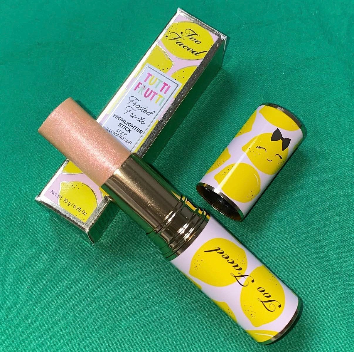 Too faced highlighter stick pink lemonade, Gehele gezicht, Nieuw, Ophalen of Verzenden, Make-up