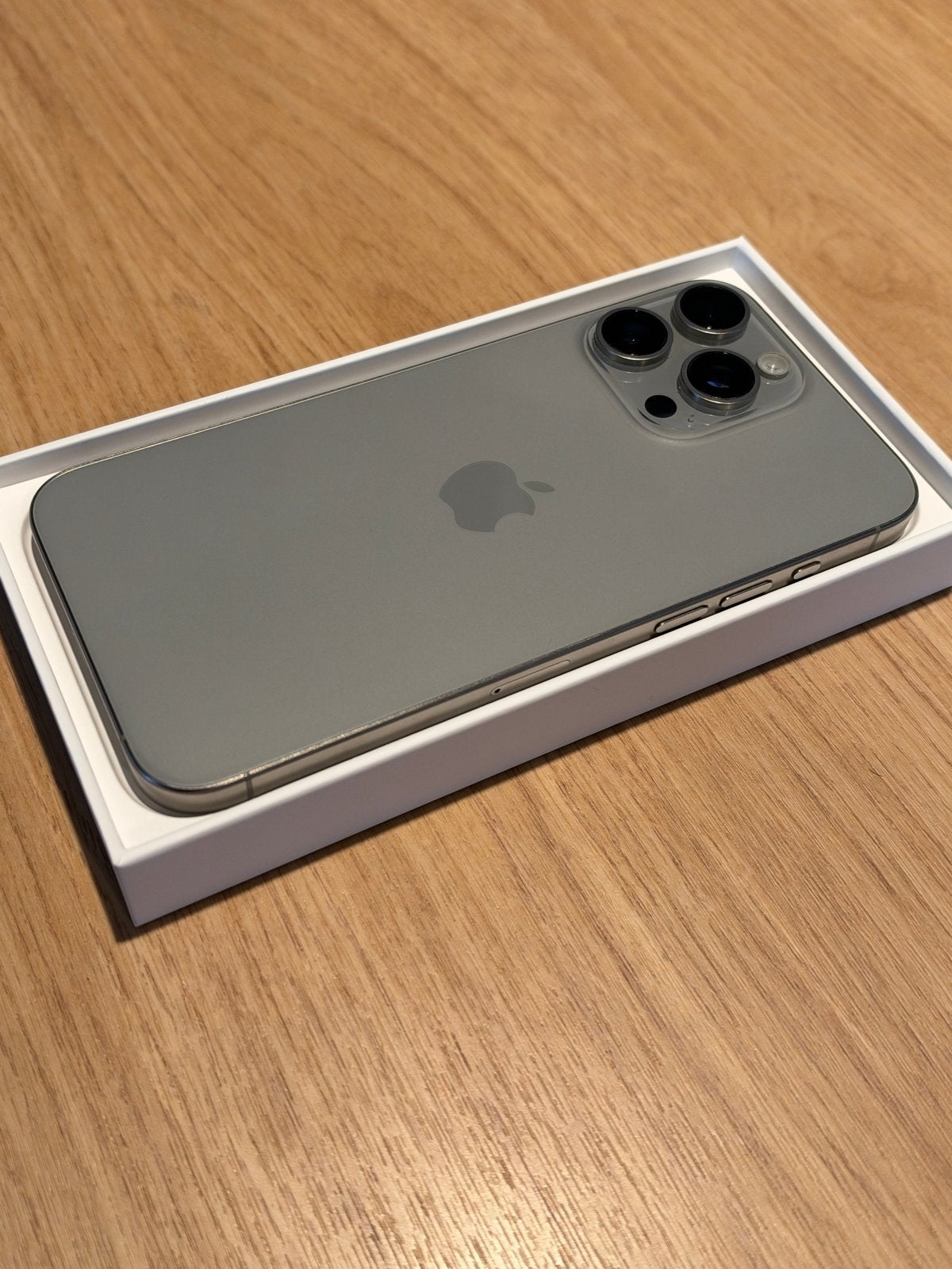 Foto 5 van iPhone 15 Pro Max 256GB Natural Titanium - Zo goed als nieuw