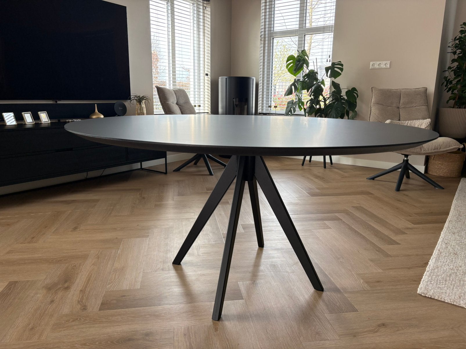 ZGAN zwarte ronde eettafel, Huis en Inrichting, Tafels | Eettafels, Ophalen, Zo goed als nieuw, Rond, 100 tot 150 cm