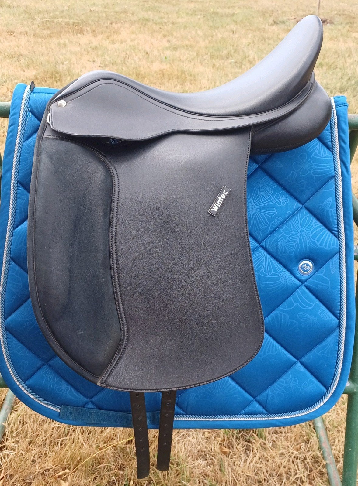 Wintec wide dressuur 17,5, Ophalen, Zo goed als nieuw