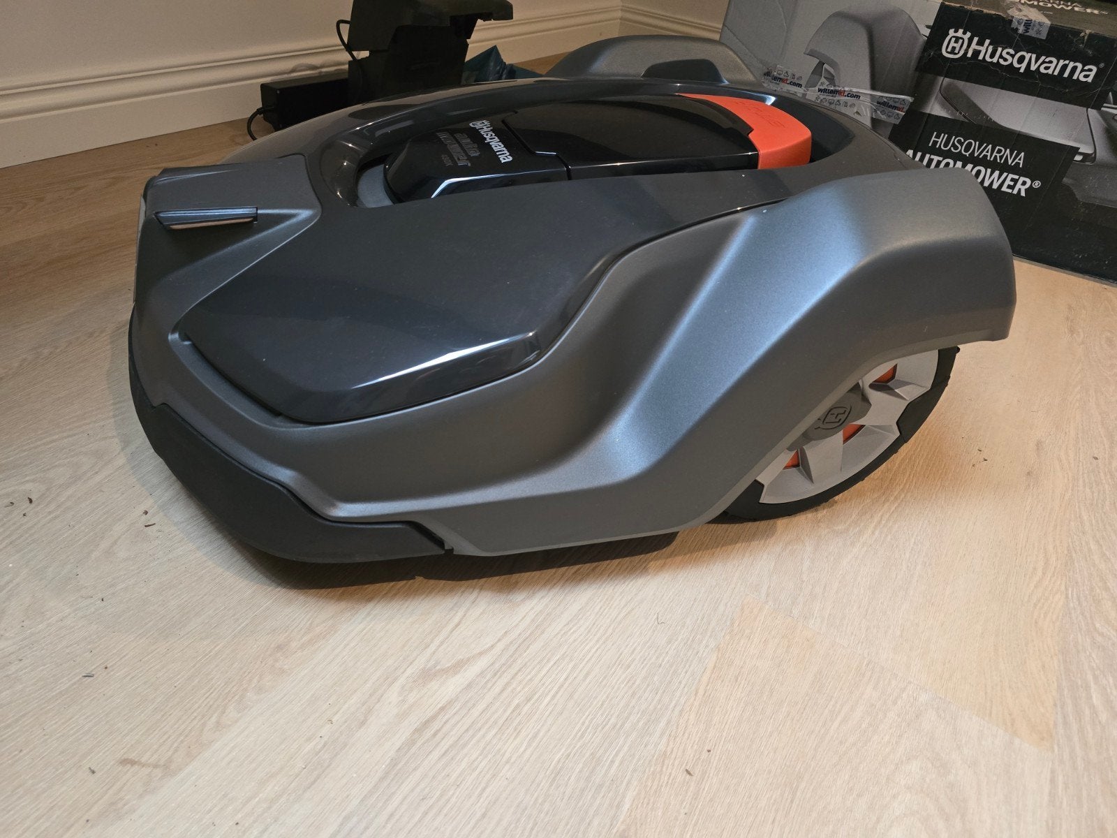 Husqvarna 430x robotmaaier nieuw in doos, Tuin en Terras, Robotmaaiers, Ophalen of Verzenden