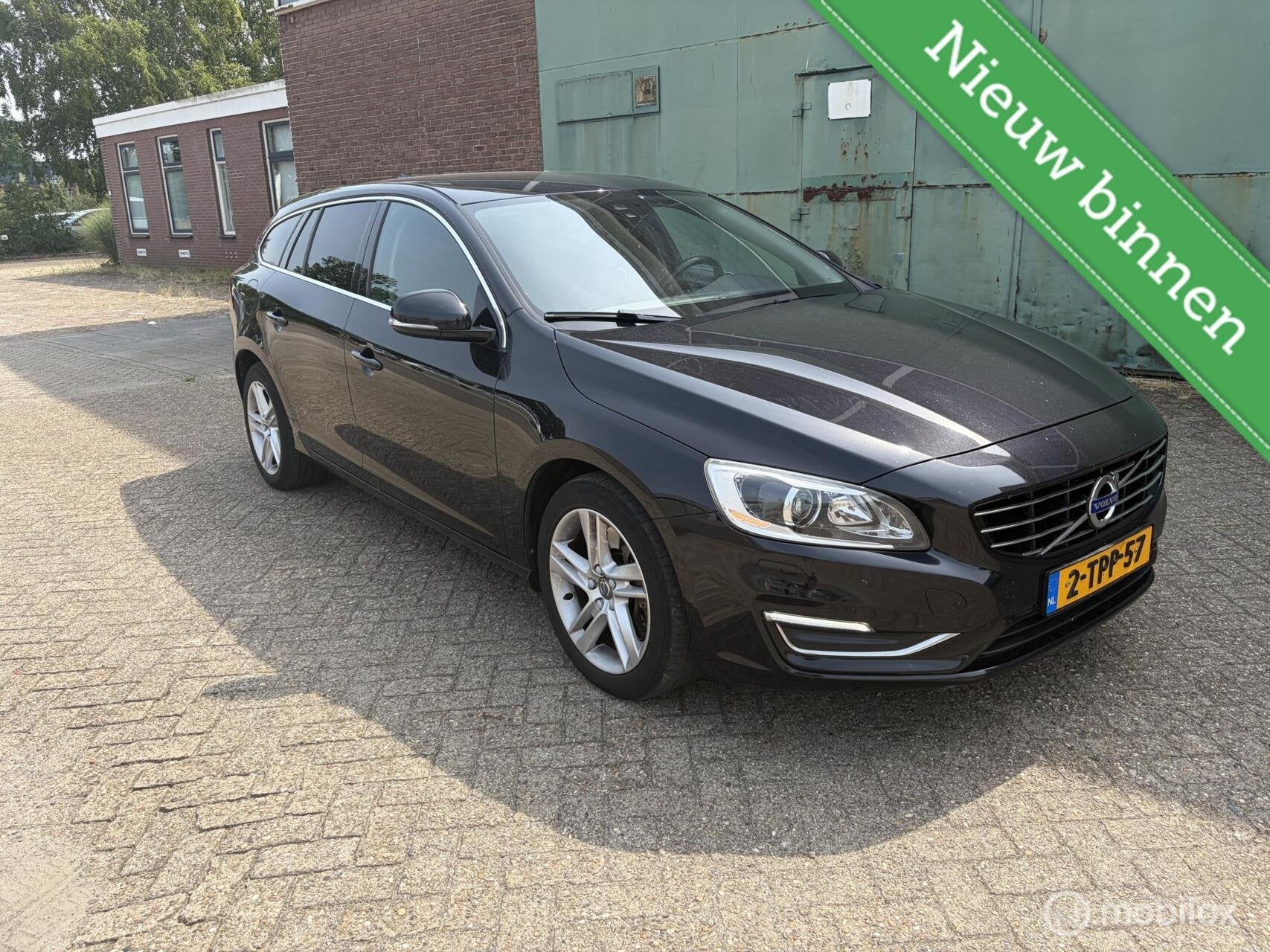 Volvo V60 2.4 D6 AWD Plug-In Hybrid Summum, Automaat, Automatische klimaatregeling, Zwart, Vierwielaandrijving
