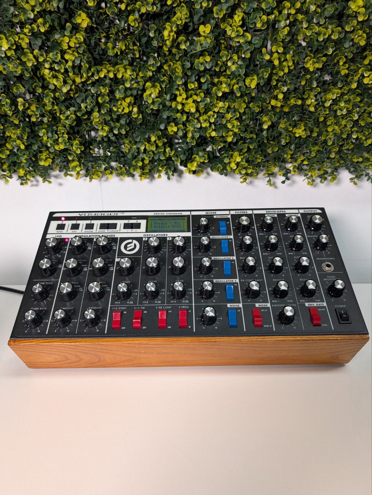Grote Zomeropruiming ! ☀️Moog Voyager Rack Mount Edition, Muziek en Instrumenten, Synthesizers, Info@prosq.nl, Moog land, Zo goed als nieuw