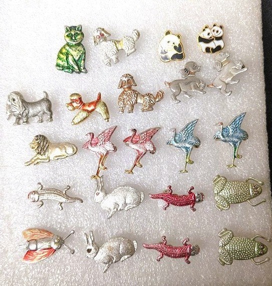 22 leuke volmetaal brochespelden met dieren, Ophalen of Verzenden, Overige onderwerpen, Speldje of Pin