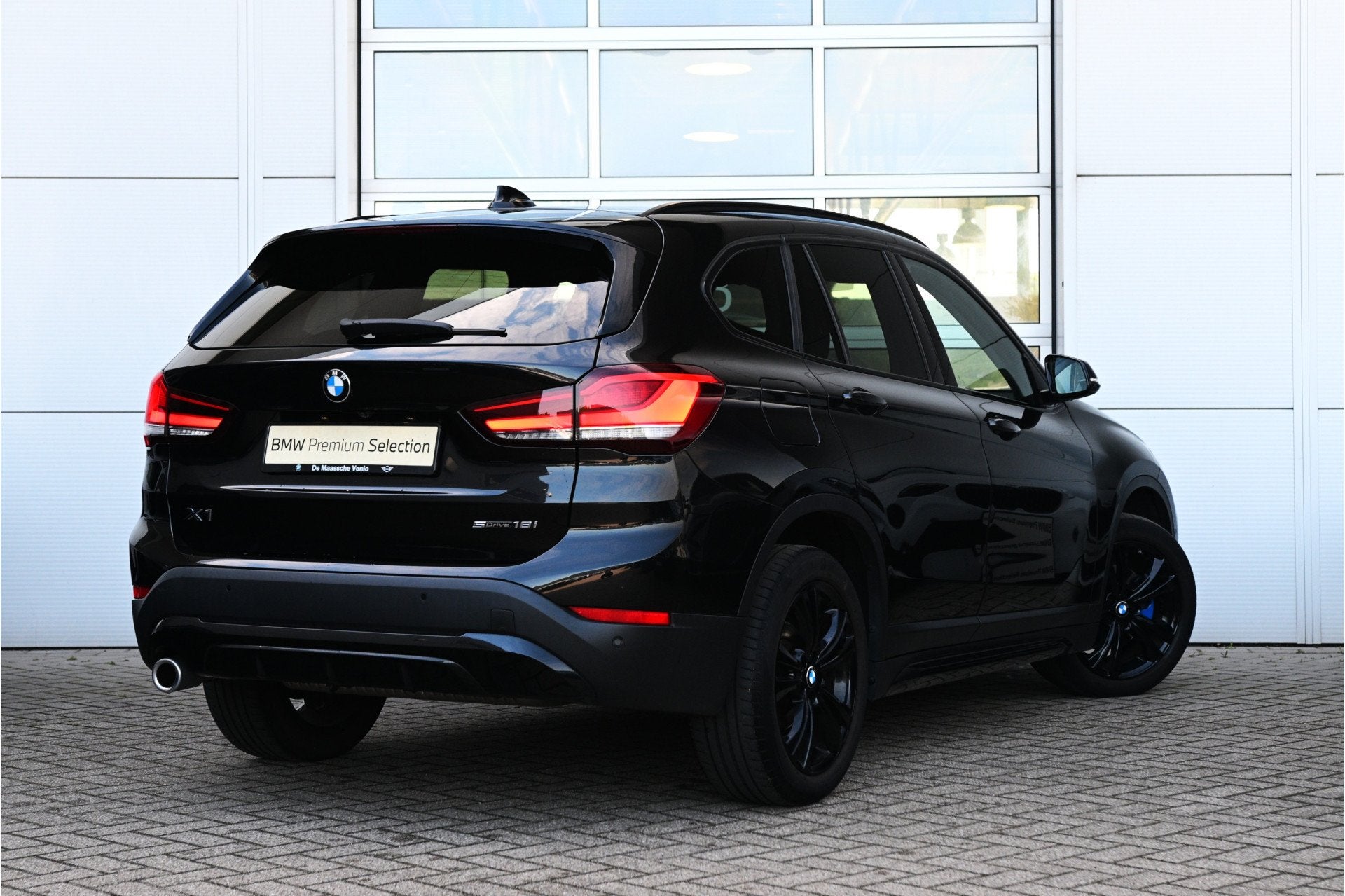 BMW X1 sDrive18i Sport Line Automaat / Sportstoelen / Trekha, Auto's, 15 km/l, Gebruikt, Euro 6, Met garantie (alle)