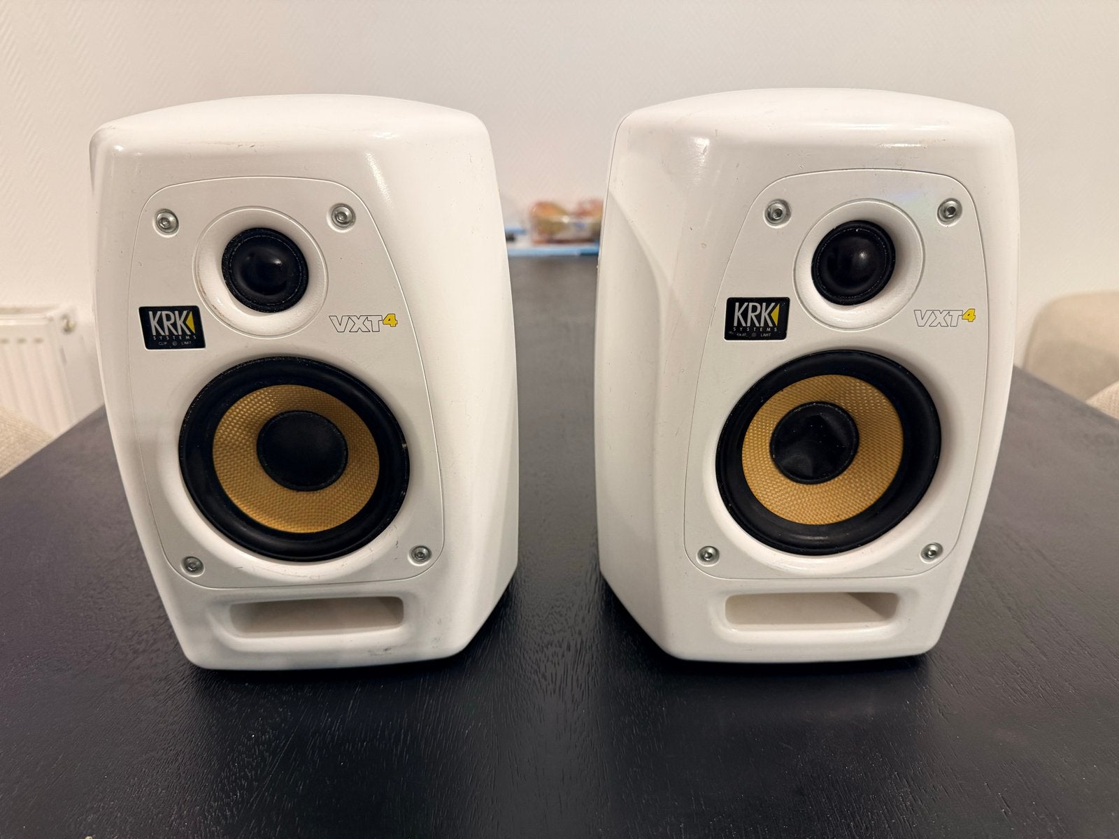KRK VXT4 Studiomonitoren - Wit (Set van 2), Studiomonitor, Gebruikt, Ophalen of Verzenden, KRK