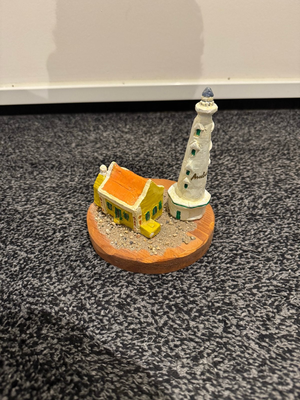 Aruba miniatuur vuurtoren en huisje, 13 cm, Huis en Inrichting, Hout, Gebruikt, Overige stijlen, Ophalen of Verzenden