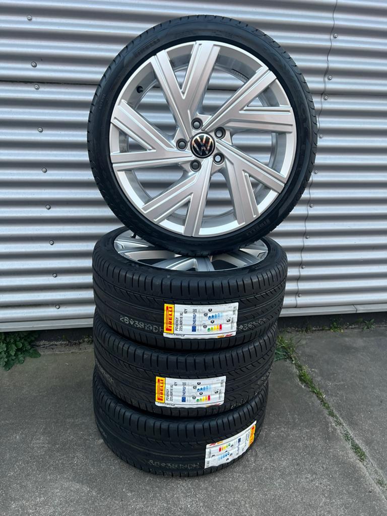 Originele golf 8 8.5 r line gti velgen nieuwe banden, Auto-onderdelen, Banden en Velgen, Ophalen, 18 inch, Gebruikt, Banden en Velgen