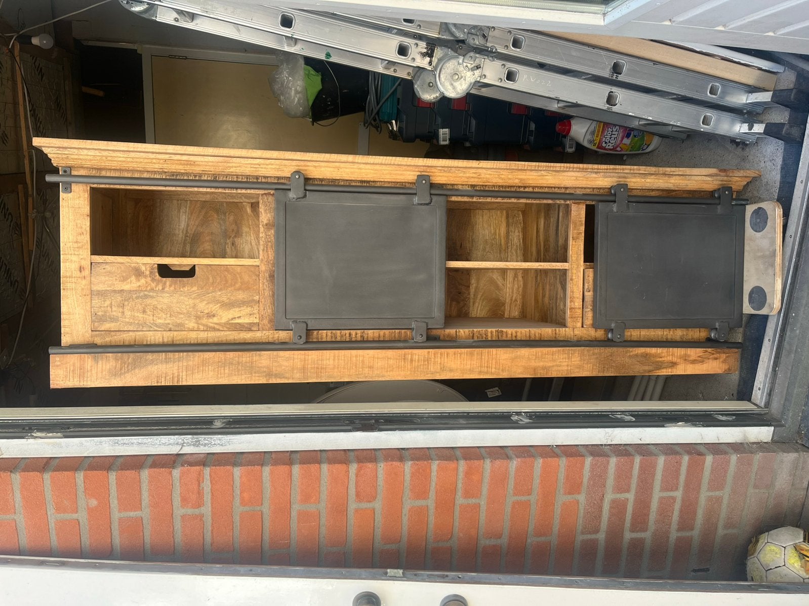 Industriële TV meubel van mangohout en metaal, Gebruikt, Met lade(s), 25 tot 50 cm, Overige houtsoorten
