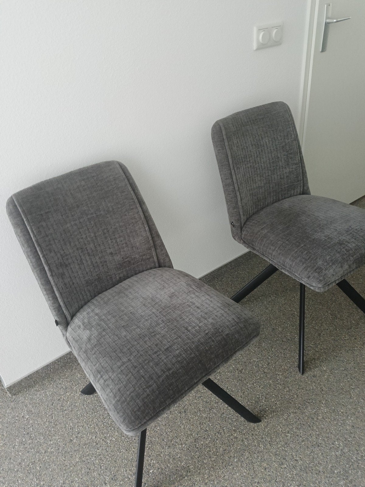 2 stoelen draaibaar,  voor aan eettafel, Huis en Inrichting, Ophalen, Grijs, Stof