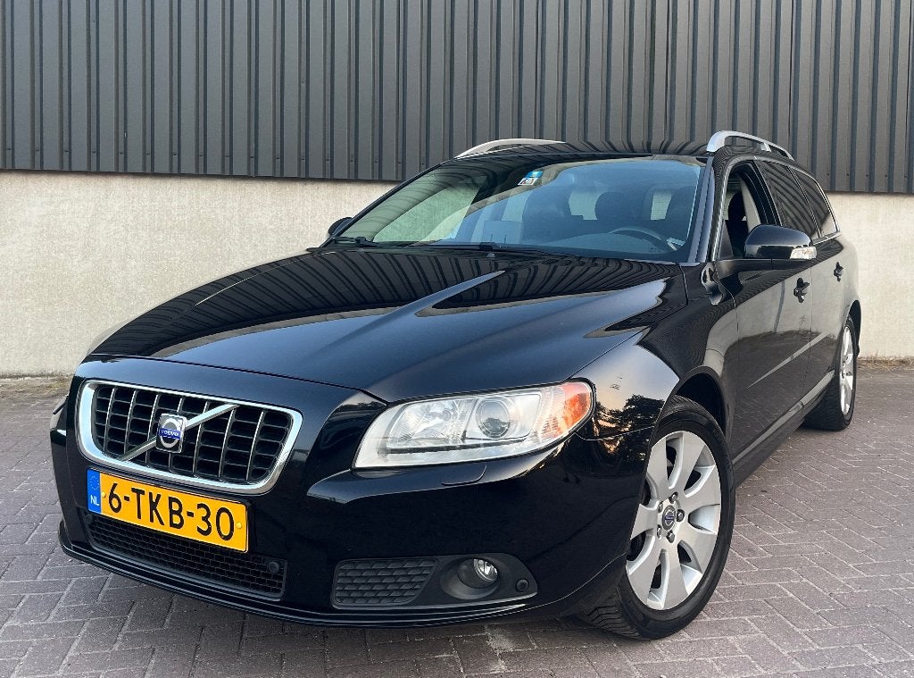 Volvo V70 2.4 D5 Summun Automaat | Apk 2027 | Xenon | leer, Zwart, 2000 kg, Zwart, Diesel