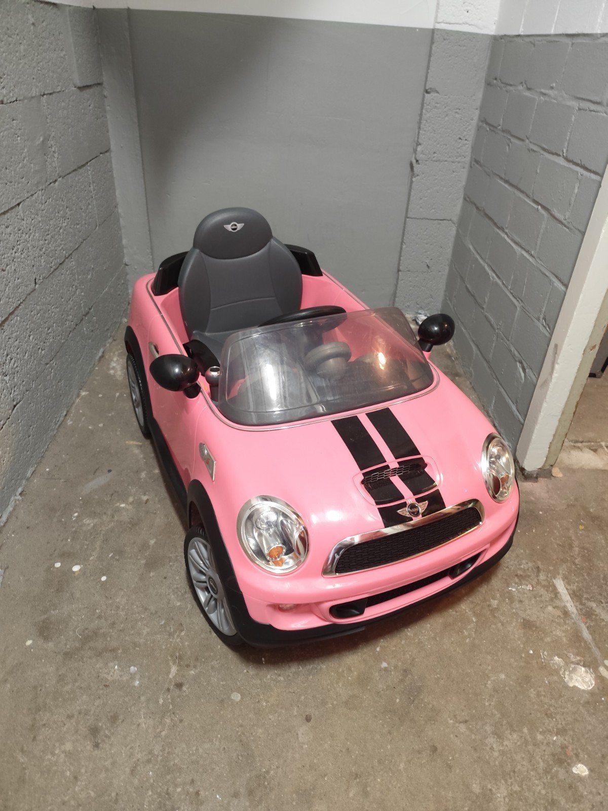 Roze Mini Cooper S Coupe elektrische kinderauto, Kinderen en Baby's, Ophalen, Zo goed als nieuw, Afstandsbediening