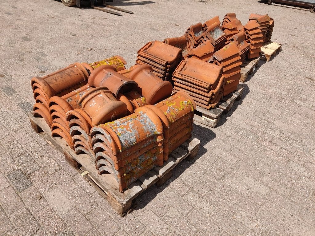 Nokvorsten, Kantpannen, Gevelpannen Oud-Hollandsch rood, Ophalen, Gebruikt, Steen of Klei, 15 m² of meer