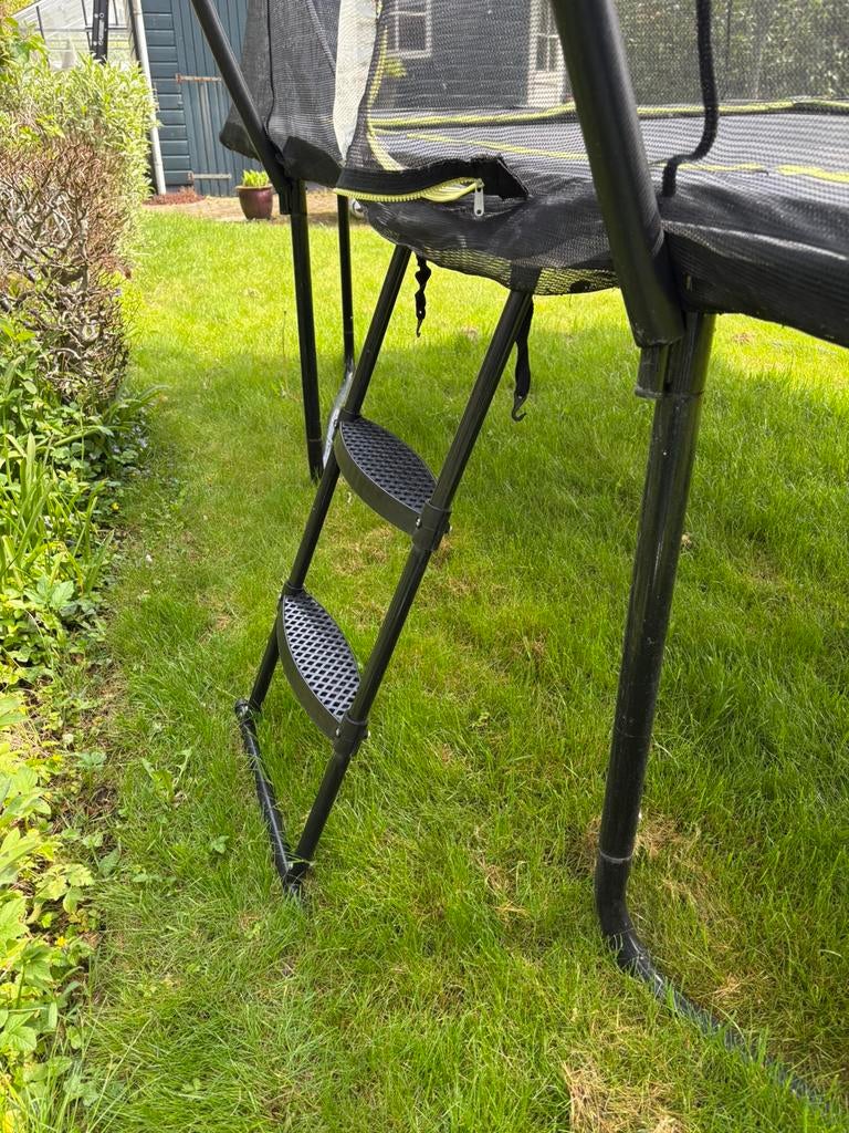 Trampoline trap, Ophalen, Nieuw