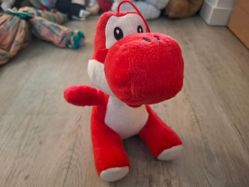 Knuffel - Yoshi rood, Super Mario, Ophalen of Verzenden, Gebruikt, Overige typen