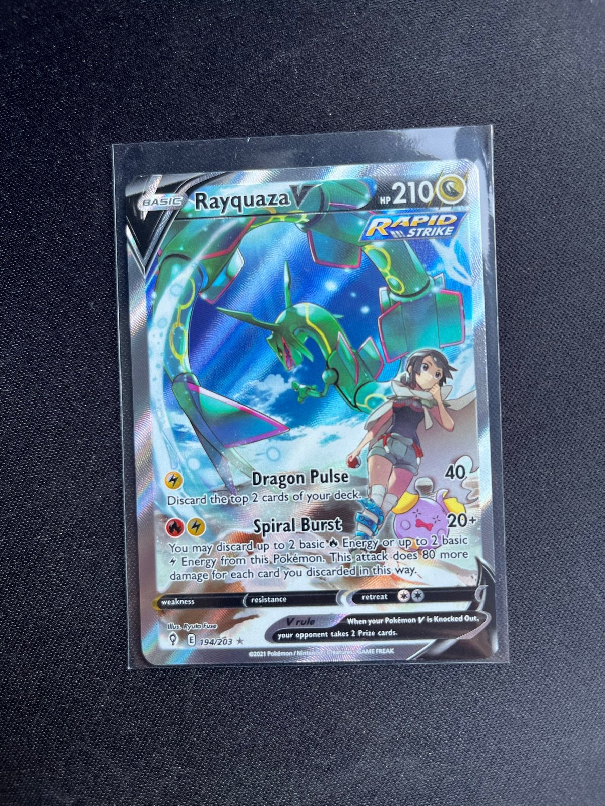 Rayquaza V 194/203 Rapid Strike Pokémon Kaart, Ophalen, Zo goed als nieuw, Losse kaart