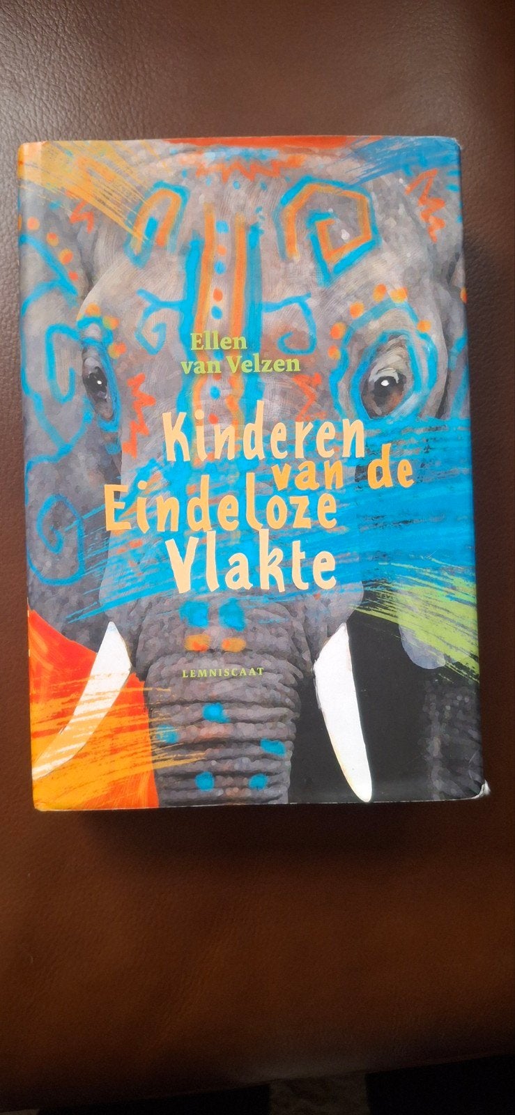 Kinderen van de Eindeloze Vlakte - Ellen van Velzen, Ophalen of Verzenden, Gelezen, Ellen van Velzen, Fictie algemeen