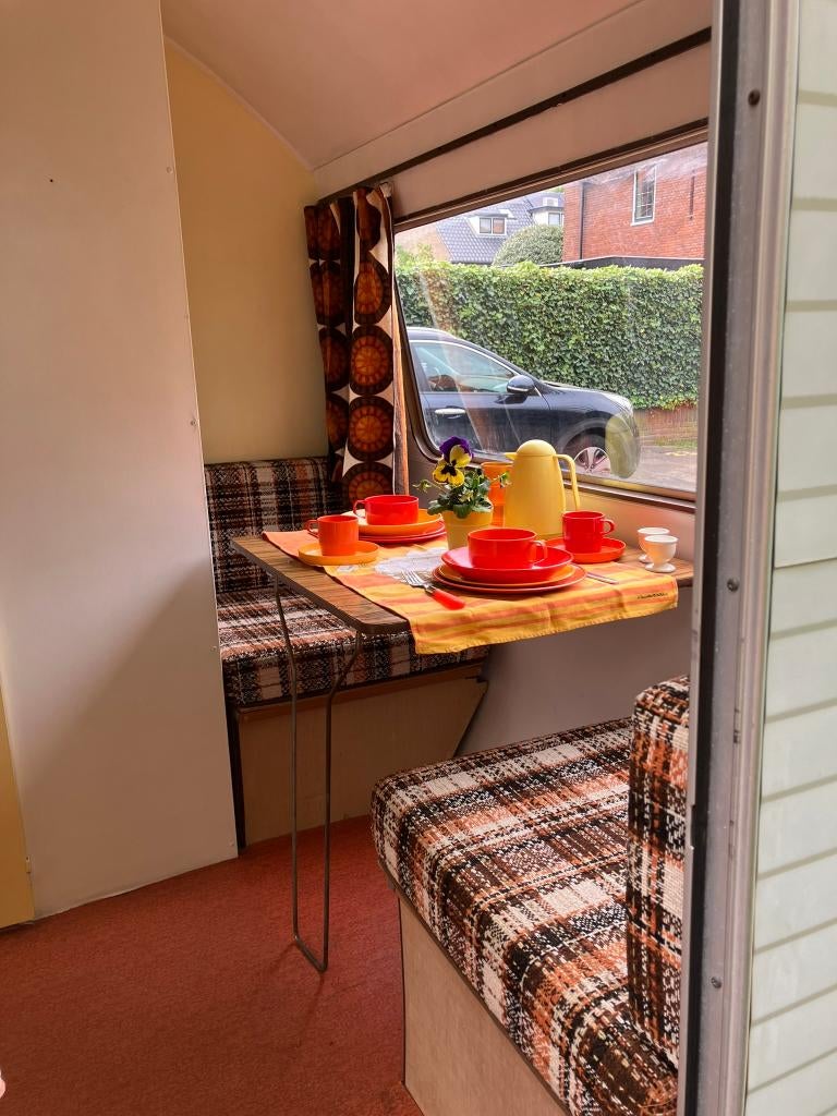 Retro Sprite Alpine caravan uit 1977 met voortent Klassieker, Standaardzit, Dwarsbed, Tot en met 3, Particulier