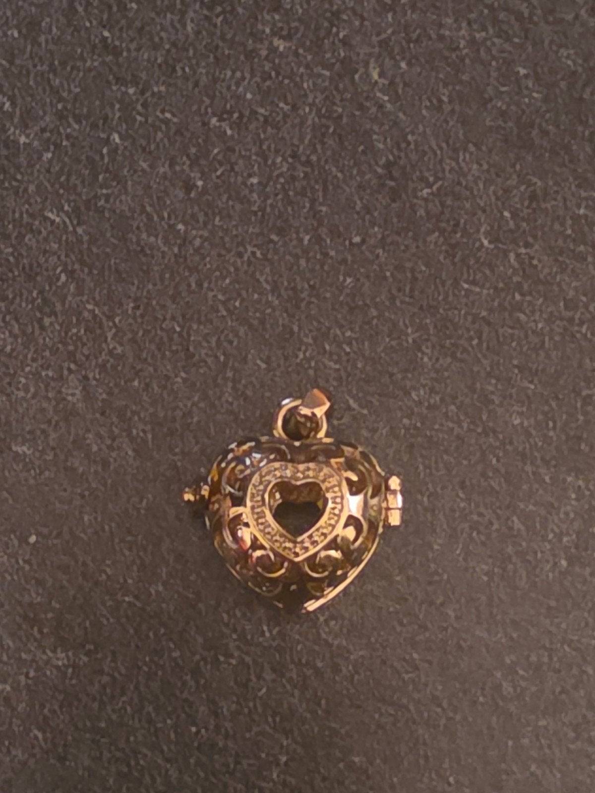 Goud kleurig hart filigraan medallion, Ophalen of Verzenden, Zo goed als nieuw, Hart, Goud