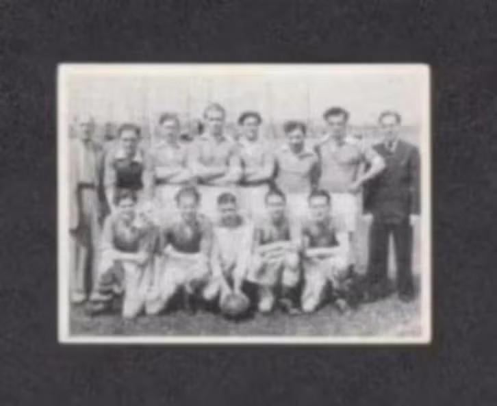 Voetbalplaatje SCH Hees 1951-1952., Verzamelen, Ophalen of Verzenden, Zo goed als nieuw