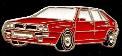 Lancia Dedra pin- rood gelakt, Verzamelen, Speldjes, Pins en Buttons, Verzenden, Nieuw, Transport, Speldje of Pin