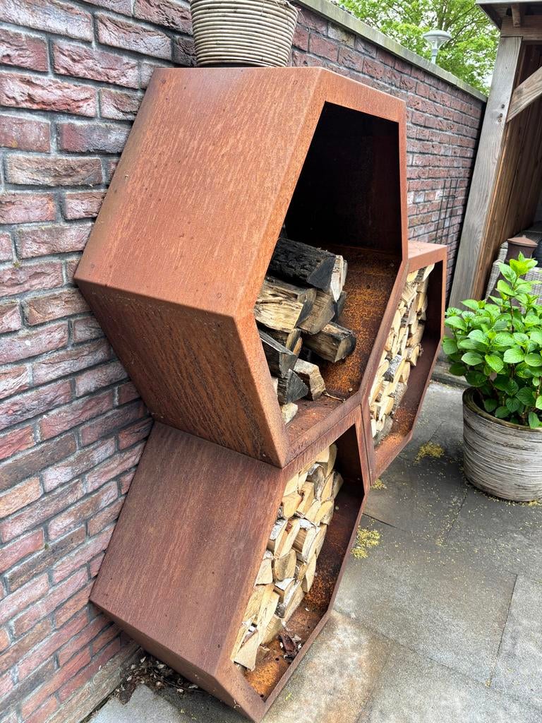 Decoratieve cortenstaal houtopslag - Hexagon design, Tuin en Terras, Minder dan 3 m³, Ophalen, Overige houtsoorten, Blokken