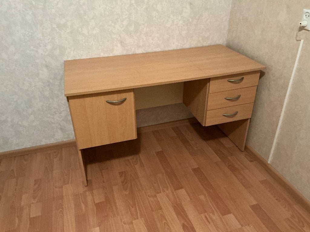 Bureau met bijbehorend nachtkastje B125xD58xH73, Huis en Inrichting, Bureaus, Gebruikt, Spaanplaat of MDF, Bruin, Overige merken