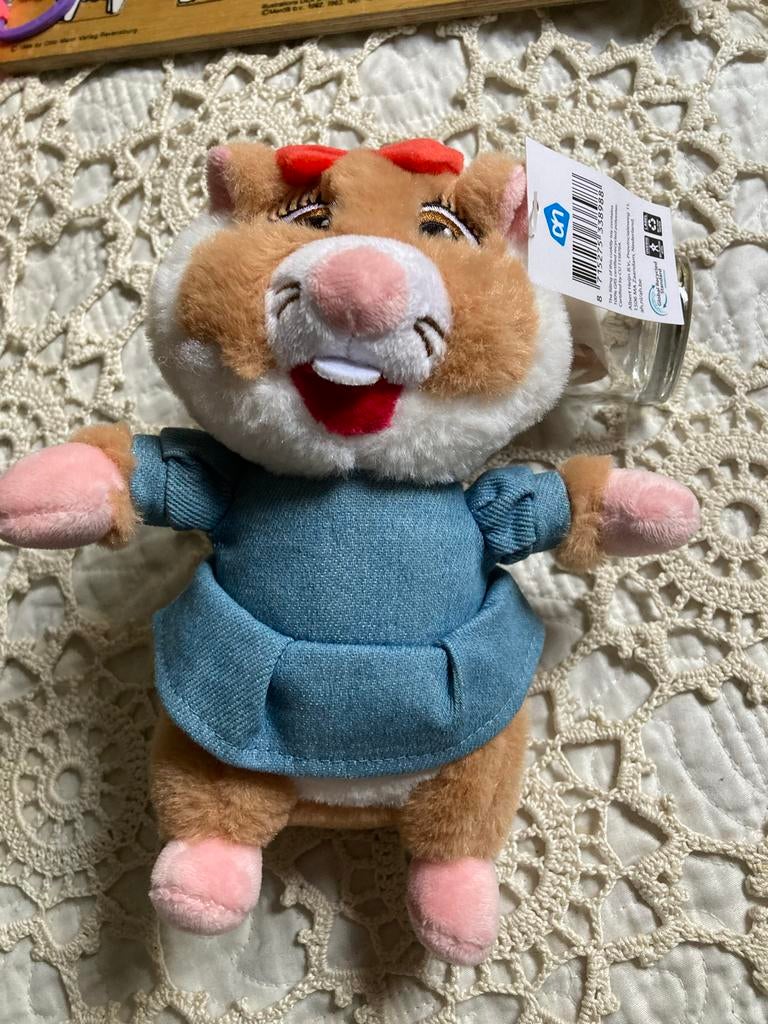 Albert Heijn mamma hamster knuffel met jurkje, Hamster, Ophalen of Verzenden, Zo goed als nieuw, Met kleding of accessoire