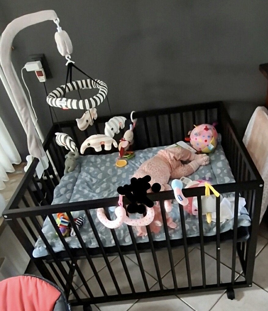 mooi box met boxkleed.  wipstoeltje, Kinderen en Baby's, Boxen, Ophalen, Wieltjes