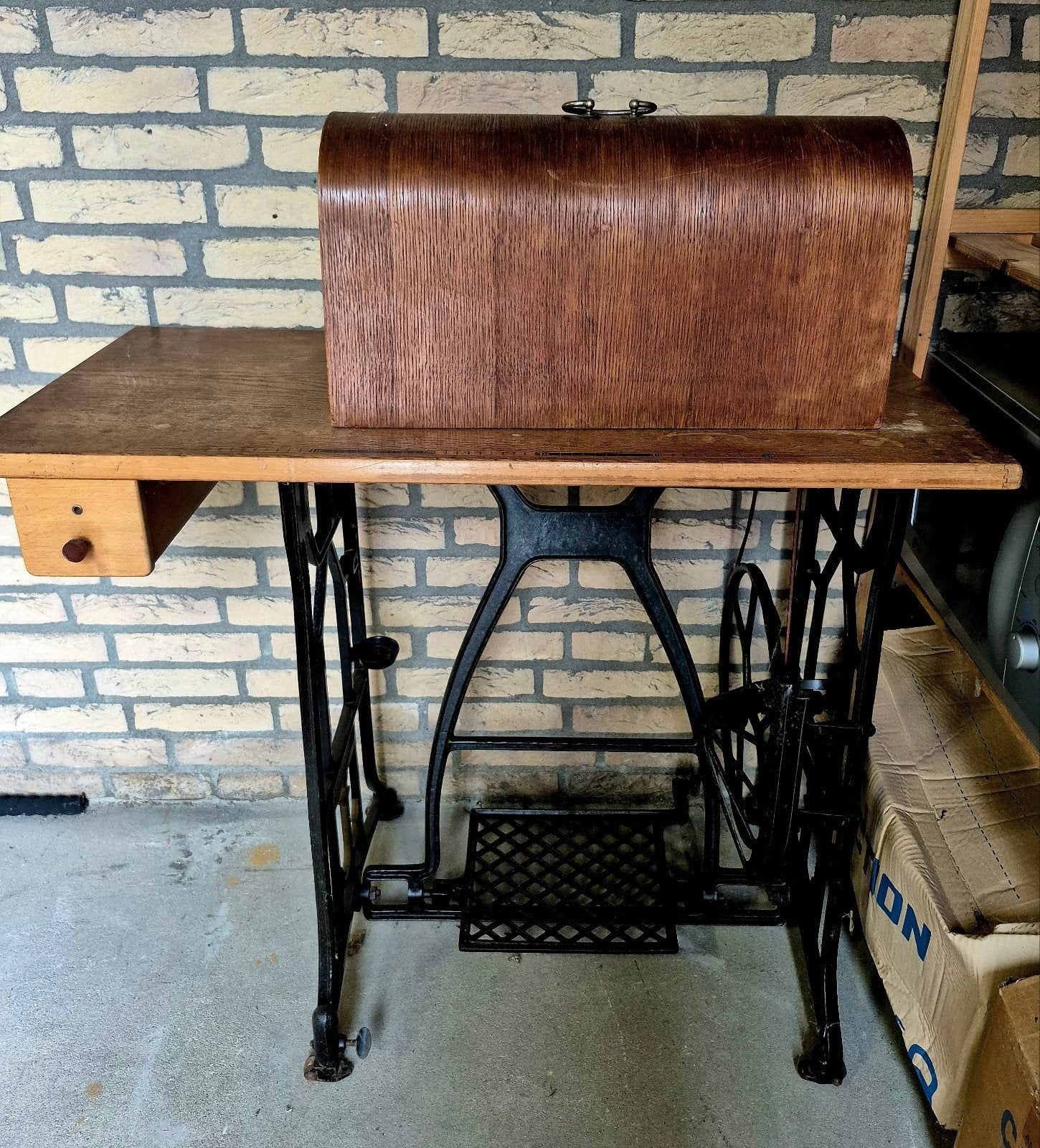 Vintage Anker naaimachine met onderstel en houten kap, Ophalen of Verzenden