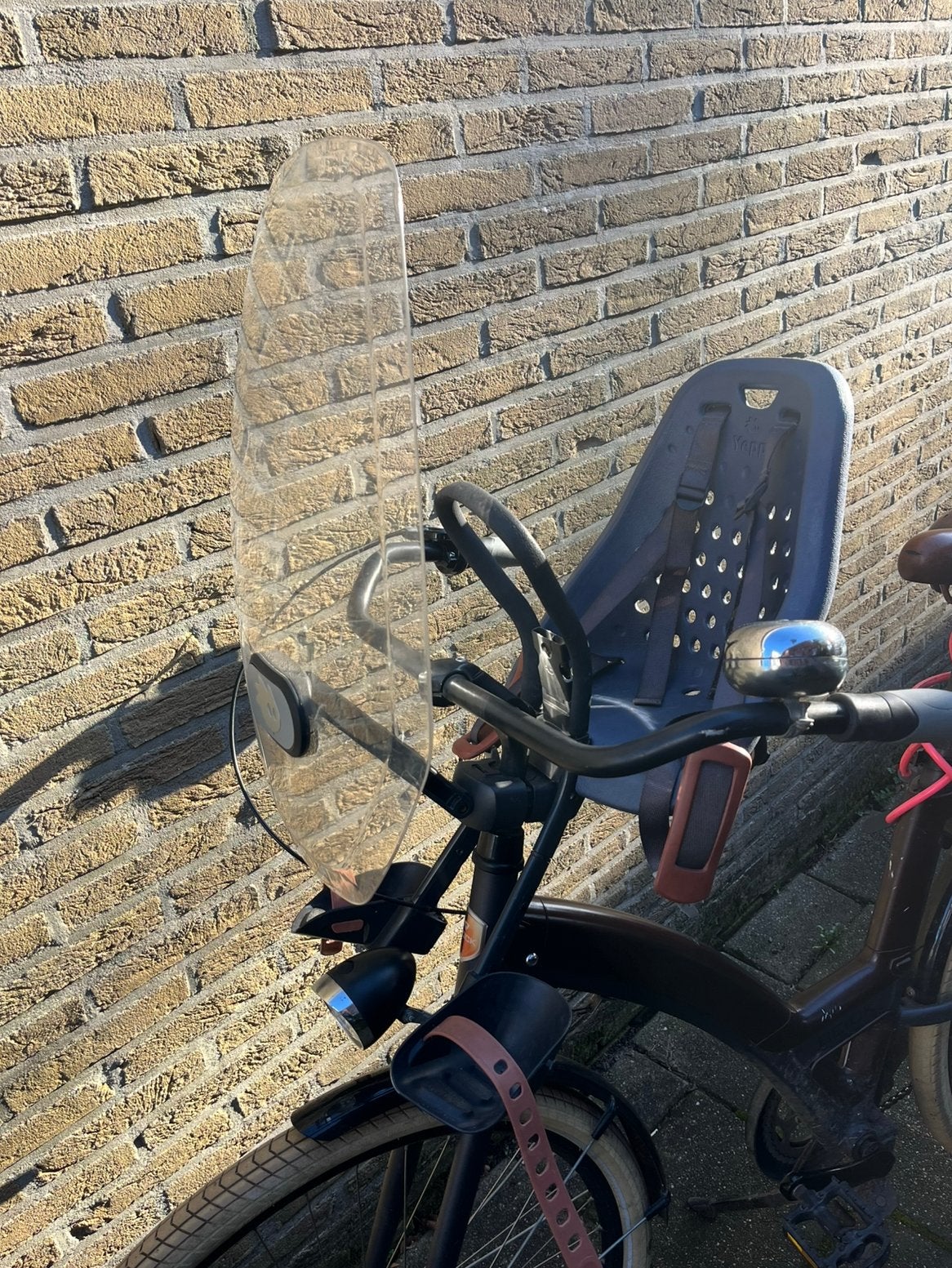 Yepp Mini - voorzitje met windscherm én extra adapter, Fietsen en Brommers, Fietsaccessoires | Fietsstoeltjes, Ophalen, Voorzitje