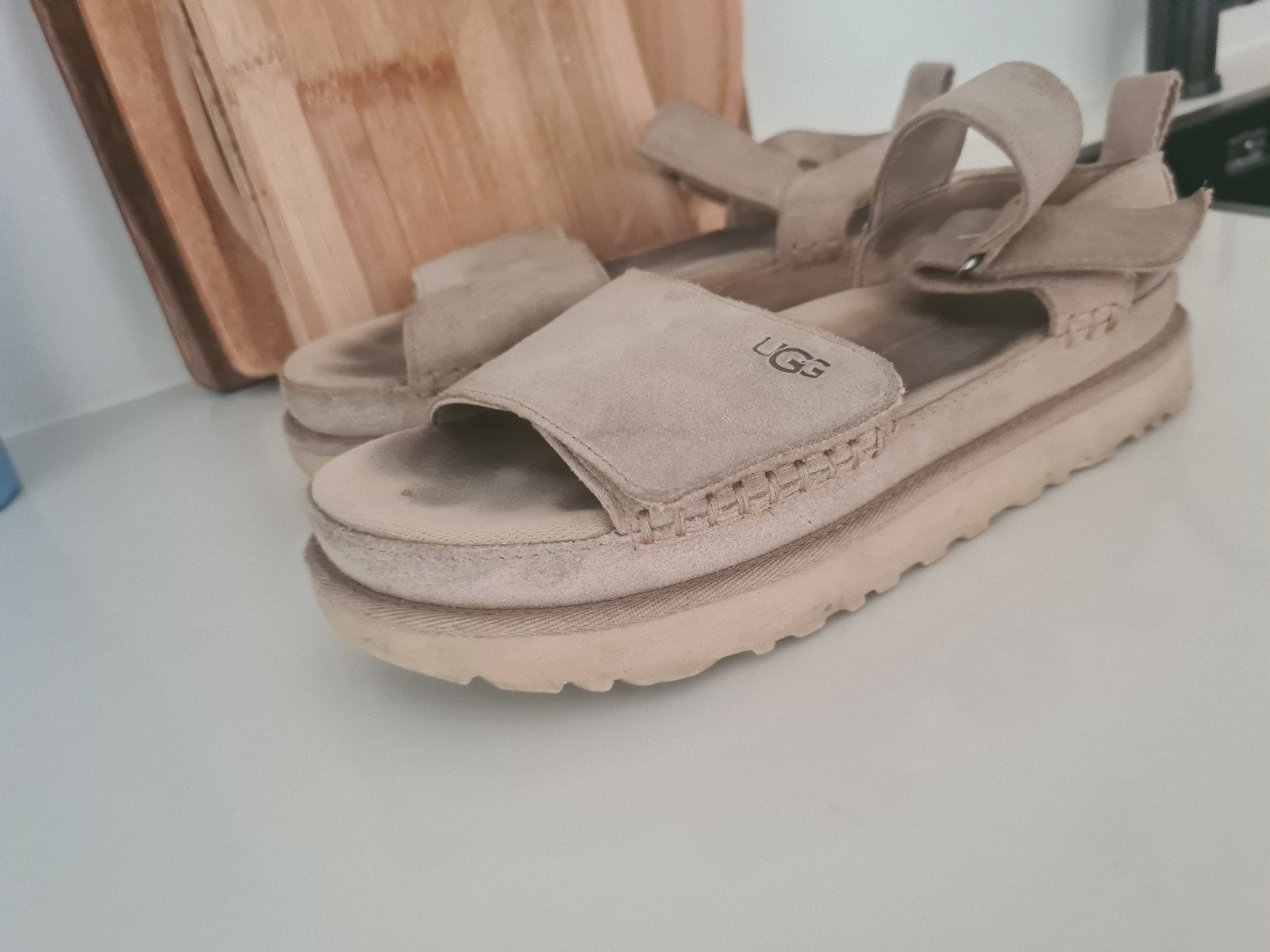 UGG Sandalen - Zo goed als nieuw, Kleding | Dames, UGG, Beige, Zo goed als nieuw, Sandalen of Muiltjes