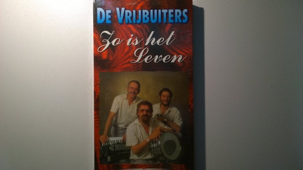 De Vrijbuiters - Zo Is Het Leven (2 CD), Ophalen of Verzenden, Nieuw in verpakking, Levenslied of Smartlap, Album