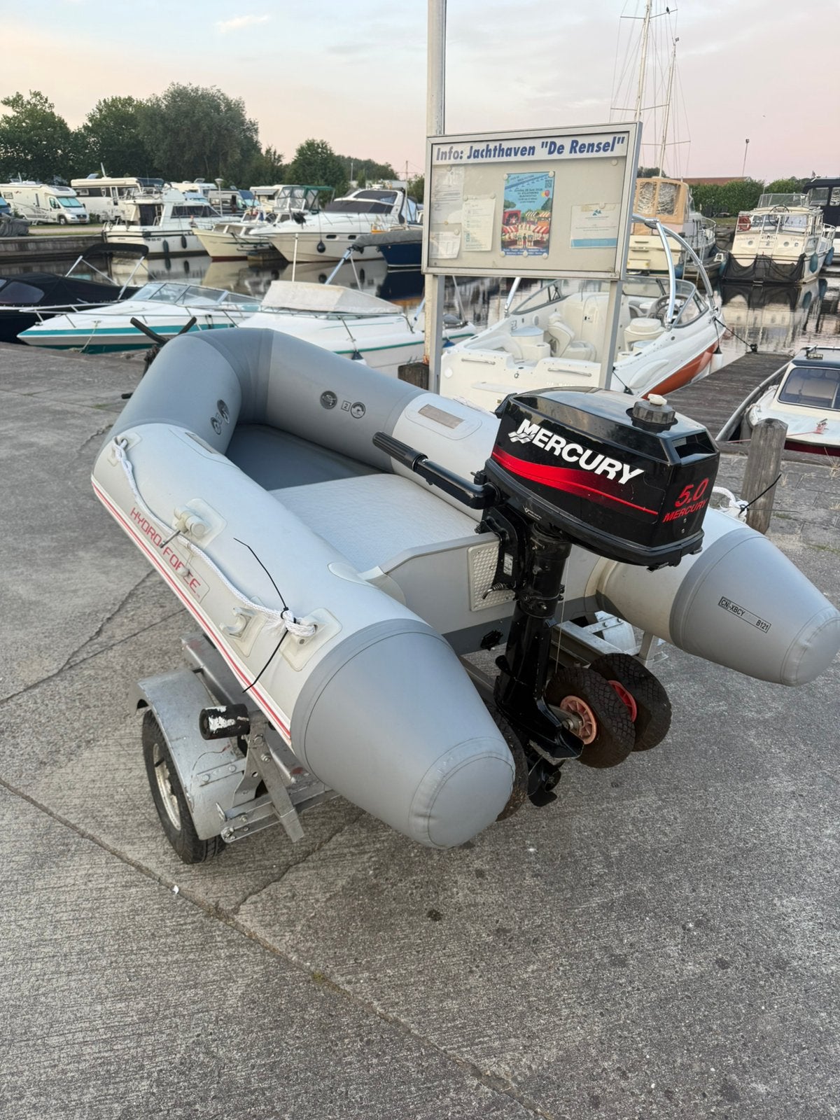 Rubberboot conpleet met trailer en motor, Polyester/glasvezel, 4 m, Ophalen of Verzenden, Zo goed als nieuw