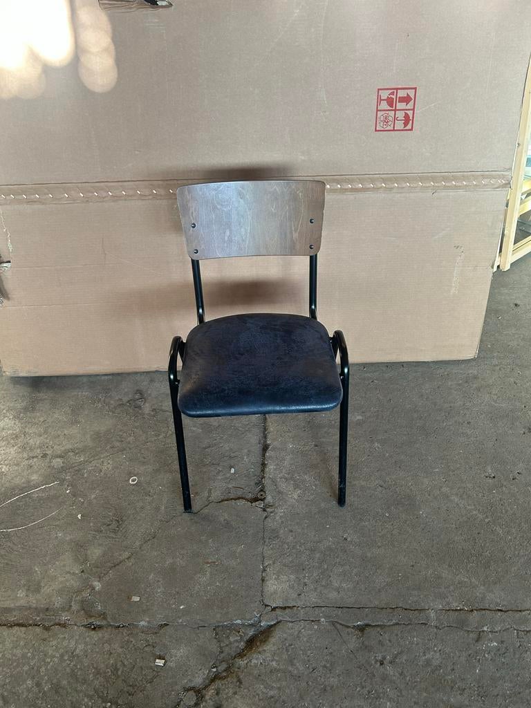 12 schoolstoellen met houten rugleuning en zitting, Huis en Inrichting, Stoelen, Ophalen, Gebruikt, Zwart, Eén