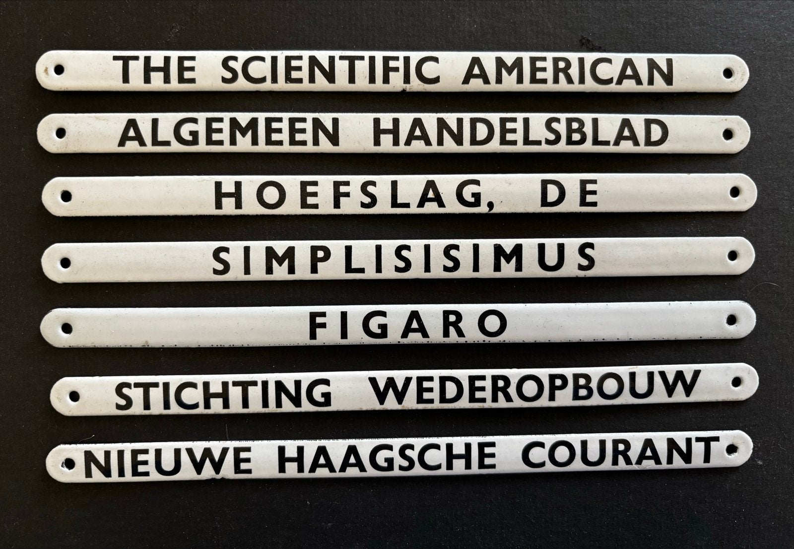 Vintage geëmailleerde krantentitels - set van 7, Ophalen of Verzenden