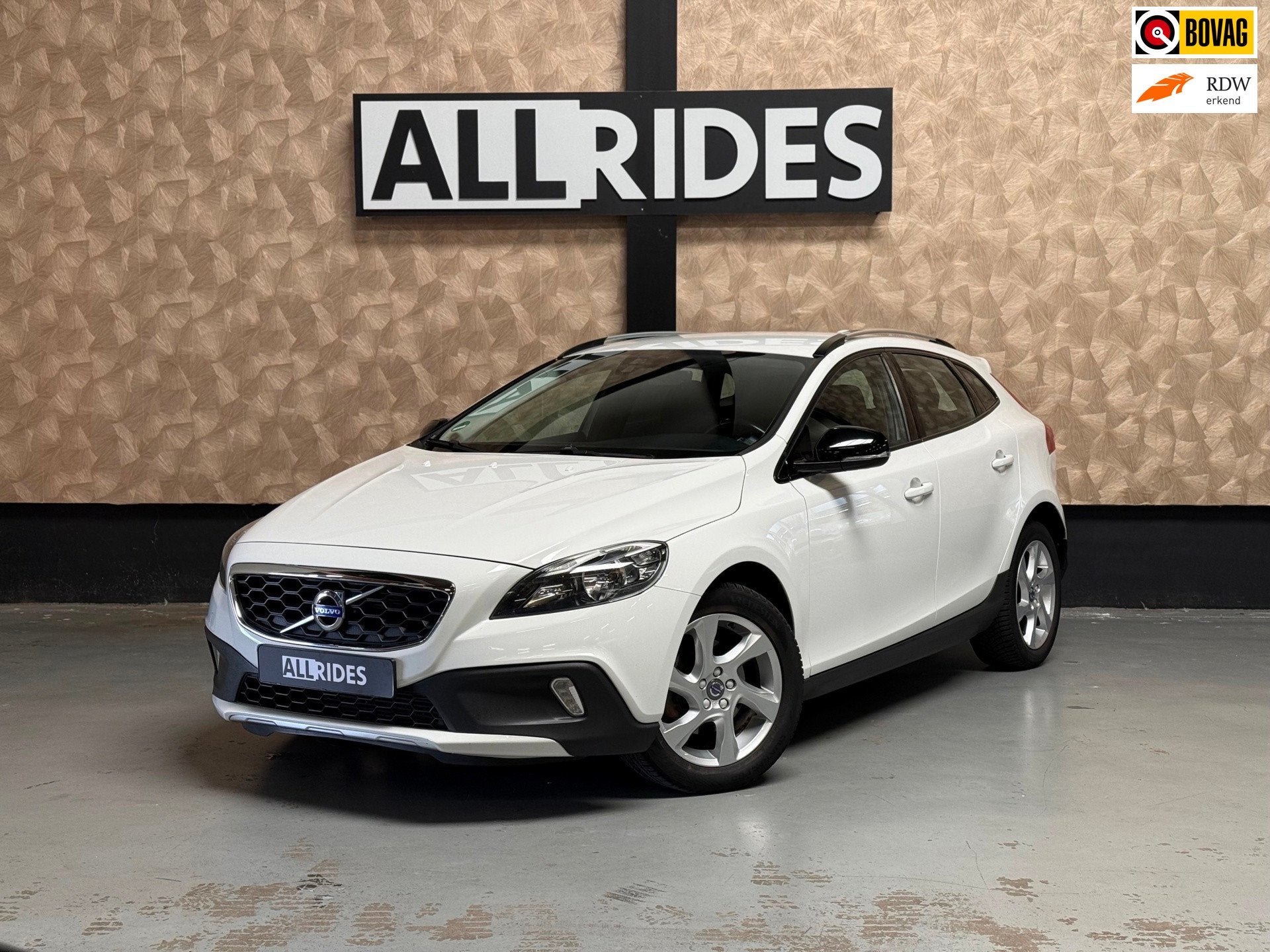 Volvo V40 Cross Country 1.6 T4 Momentum | Airco | Cruise |, Voorwielaandrijving, Gebruikt, 4 cilinders, Leder en Stof