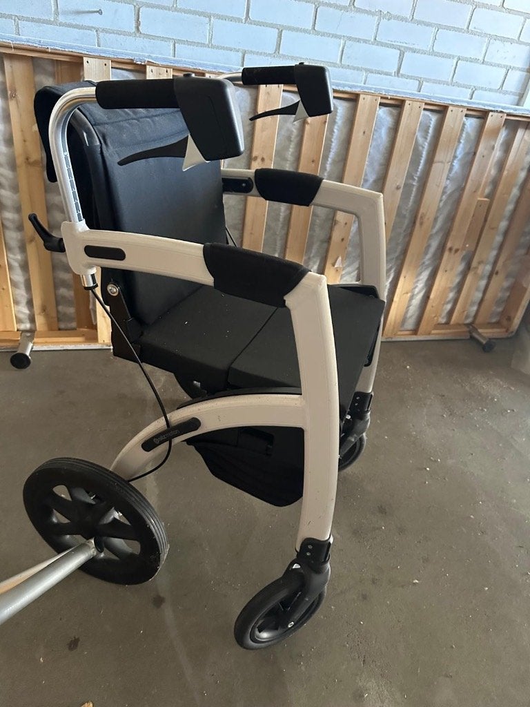 rollzmotion rollator/rolstoel, Diversen, Rolstoelen, Zo goed als nieuw, Duwrolstoel, Inklapbaar, Ophalen