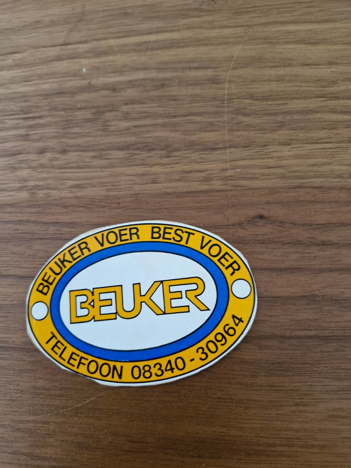 10692  Beuker Voer Best Voer Sticker - Telefoon 08340-30964, Verzamelen, Ophalen of Verzenden, Gebruikt, Bedrijf of Vereniging