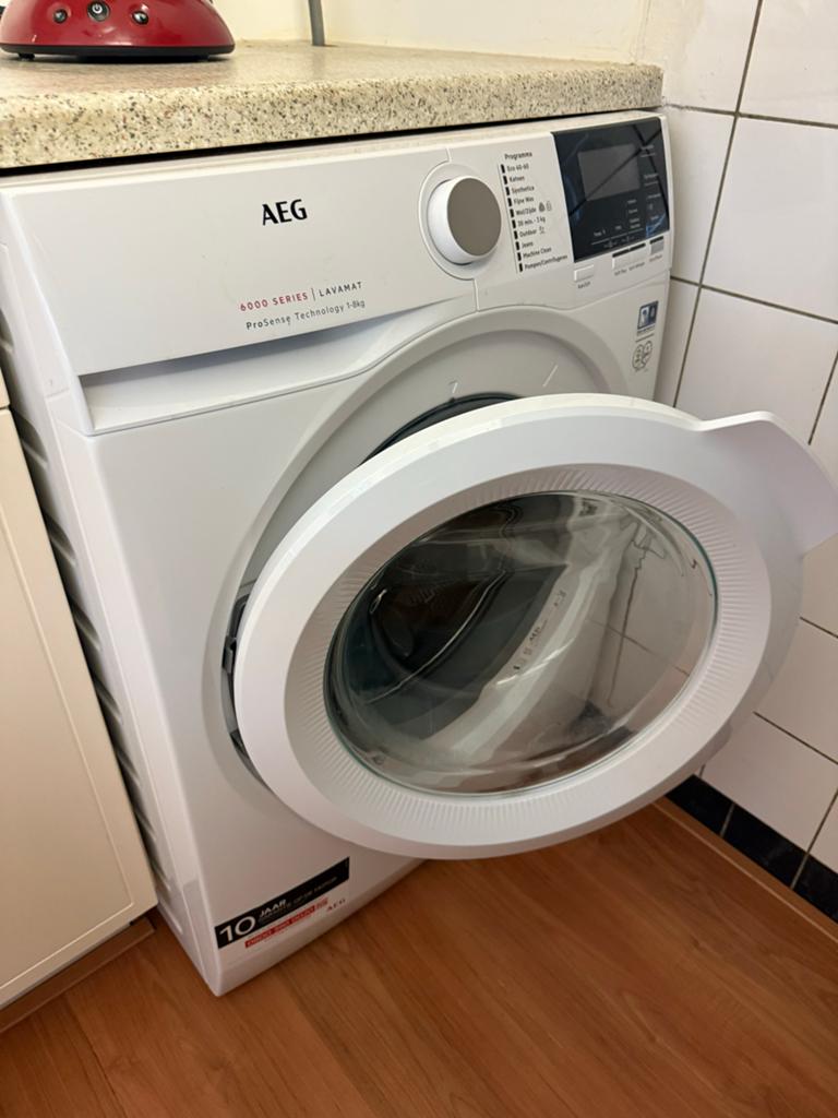 AEG 6000 SERIES LAVAMAT 8kg Wasmachine, Witgoed en Apparatuur, Wasmachines, Ophalen, 1200 tot 1600 toeren, 8 tot 10 kg, Zo goed als nieuw