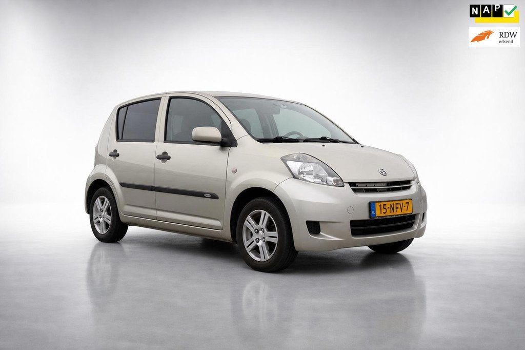 Daihatsu Sirion 2 1.0-12V Premium|airco|carplay|sportpakket, Auto's, Daihatsu, Voorwielaandrijving, Gebruikt, Beige, Bedrijf