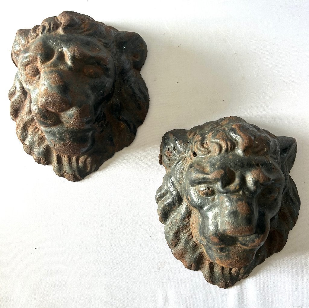 paar oude gietijzeren leeuwenkoppen, Tuin en Terras, Ophalen of Verzenden, Gebruikt, Gietijzer, Overige typen