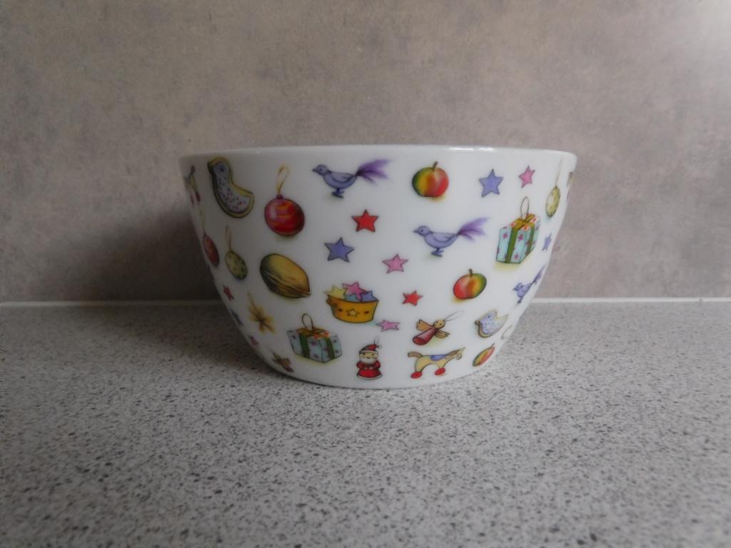 Kom 14 cm. Kids Christmas Nina Chen PPD, Huis en Inrichting, Ophalen of Verzenden, Zo goed als nieuw, Kom(men), Overige stijlen